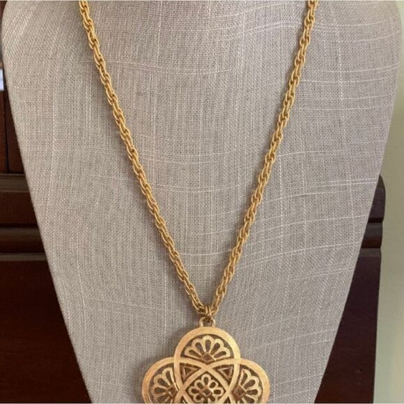 RARE VINTAGE  SIGNED CROWN TRIFARI 27" NECKLACE EXCELLENT CONDITION - Picture 5 of 13